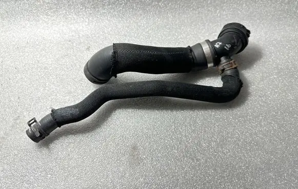 Engine coolant pipe/hose