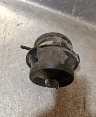 Infiniti EX Engine mount bracket