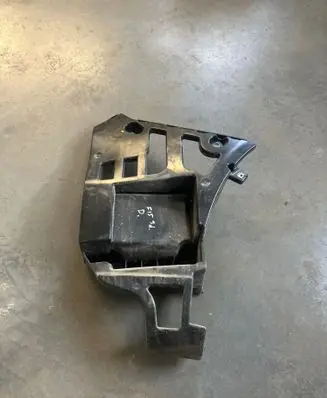 Rear bumper mounting bracket