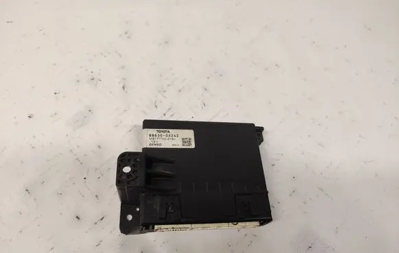Toyota Avensis T270 Air conditioning/heating control unit 8865005242
