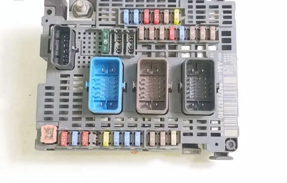 Peugeot 508 Fuse module 9677987580