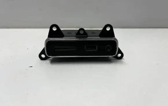 Maserati Levante USB socket connector 670037500
