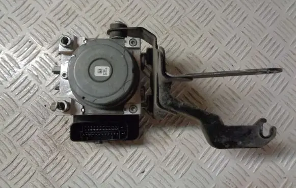 Mazda 2 ABS Pump DB1R437A0