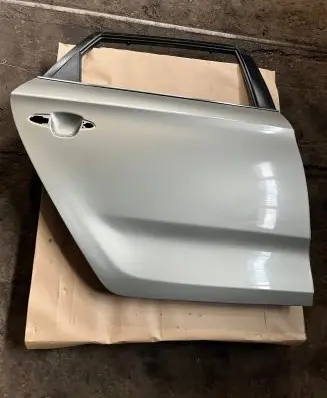 KIA Carens III Rear door