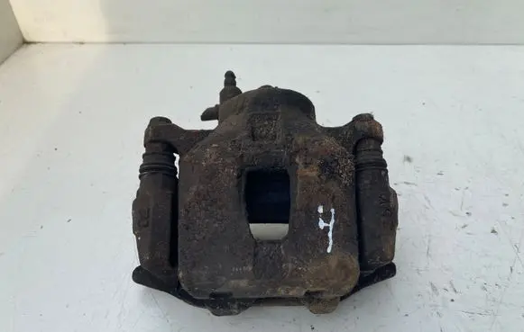 Toyota Corolla Verso E121 Front brake caliper