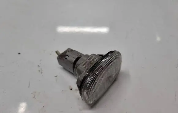 Toyota Corolla E120 E130 Front fender indicator light 
