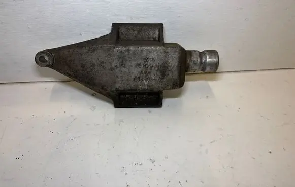 Audi 80 90 S2 B4 Engine mounting bracket 893199343