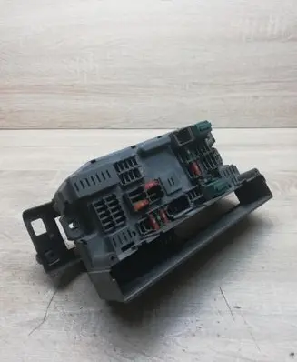 Audi A6 S6 C5 4B Fuse module 300508045336