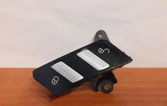 Mercedes-Benz S W221 Central locking switch button 033710101 A2218211210