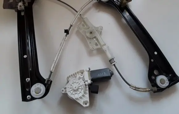 Mercedes-Benz CLA C117 X117 W117 Front door window regulator with motor A55382110