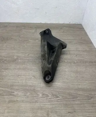 Volkswagen Multivan T5 Engine mounting bracket 7H0199370P