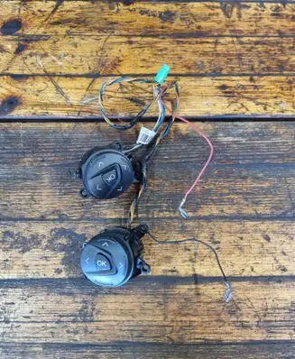 Ford Focus Steering wheel buttons/switches AM5T14K147BA