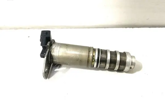 BMW 5 F10 F11 Electromagnetic valve 7585776