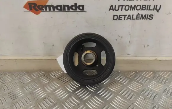 Toyota RAV 4 (XA40) Crankshaft pulley