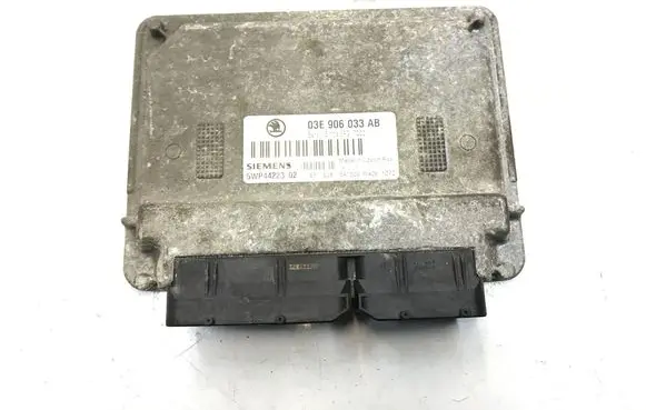 Skoda Fabia Mk1 (6Y) Engine control unit/module 03E906033AB K2045