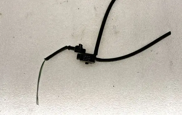 Volvo V70 Turbo solenoid valve 30611668 72224010 04T015