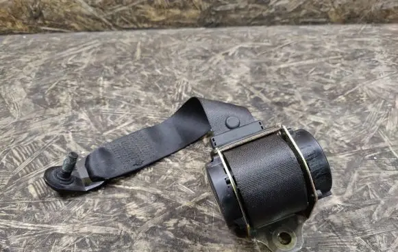 Mini One - Cooper R50 - 53 Rear seatbelt 7055962