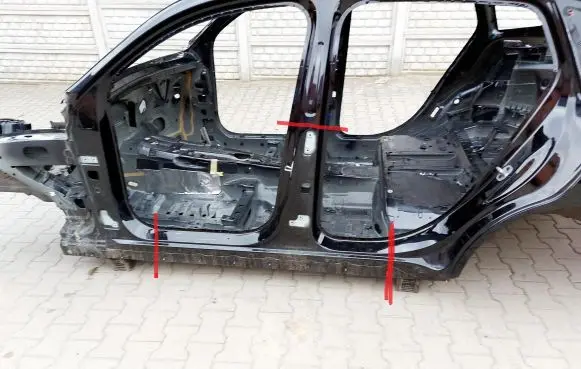 Mercedes-Benz EQC Pillar (middle) 