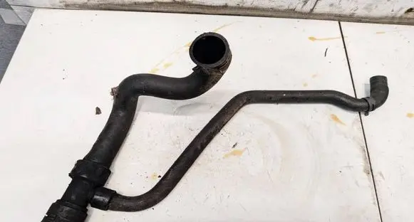 Volkswagen PASSAT B5 Engine coolant pipe/hose 8D0121055F