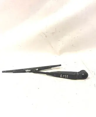 Rear wiper blade arm