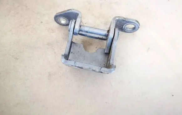 Honda CR-V Rear door lower hinge