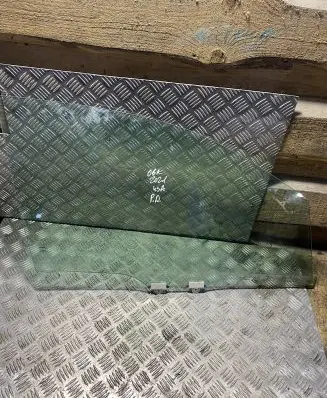 Subaru Outback (BT) Front door window glass four-door