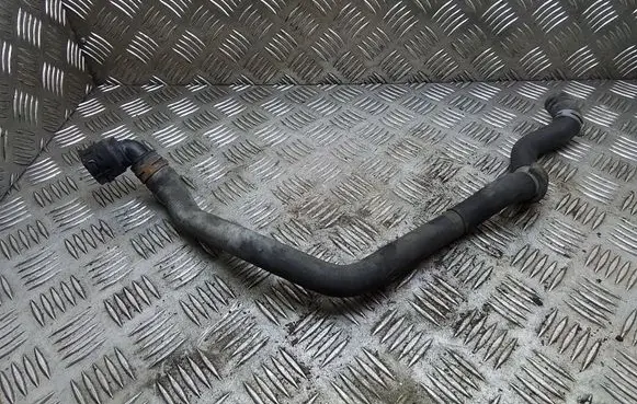 Coolant pipe/hose