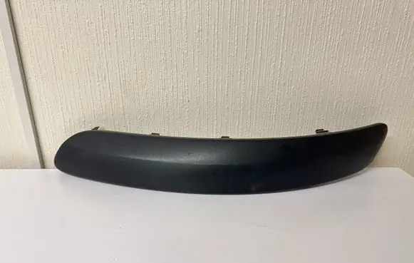 Front bumper splitter molding