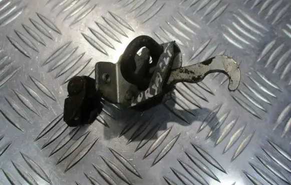 Opel Corsa C Rear door check strap stopper