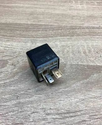 Audi A4 S4 B5 8D Other relay 8A0951253 202