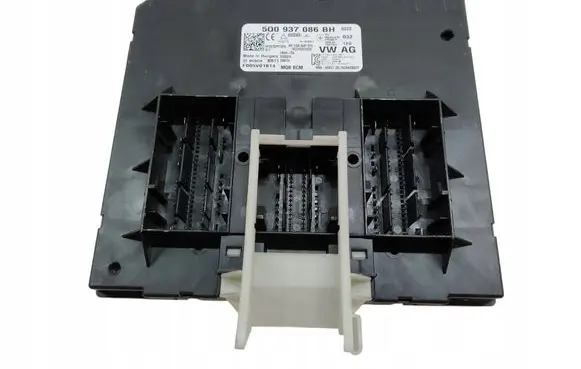 Volkswagen PASSAT B8 Central body control module 5Q0937086BH