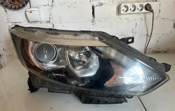 Nissan Qashqai Headlight/headlamp 10018014