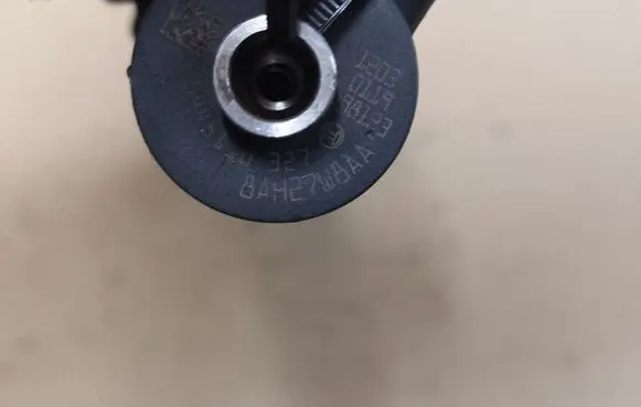 Opel Insignia A Fuel injector 0445110327