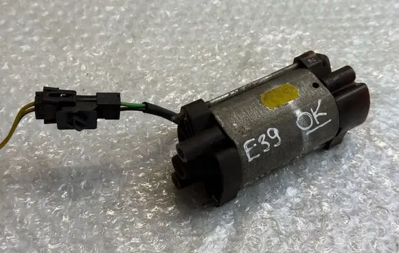 BMW 5 E39 Seat adjustment motor 521083501529 52108350152 8350152