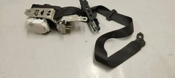 Mercedes-Benz GLS X166 Front seatbelt A1668601400