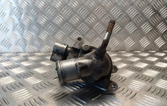 Opel Zafira B Thermostat/thermostat housing