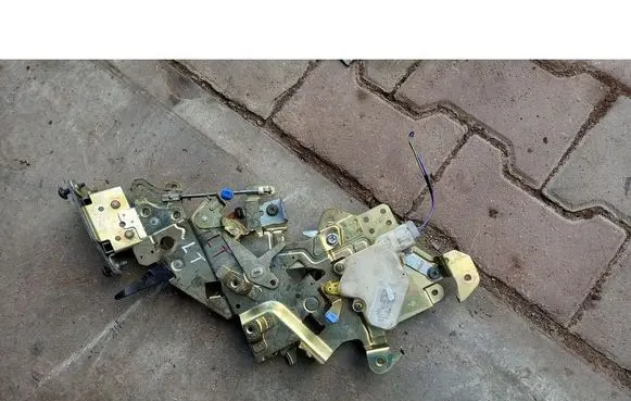 Nissan Quest Rear door lock 