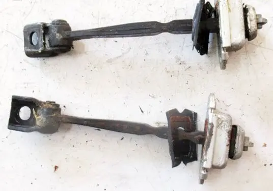 Skoda Octavia Mk2 (1Z) Front door check strap stopper 
