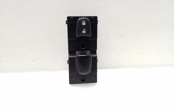 Nissan Qashqai Electric window control switch