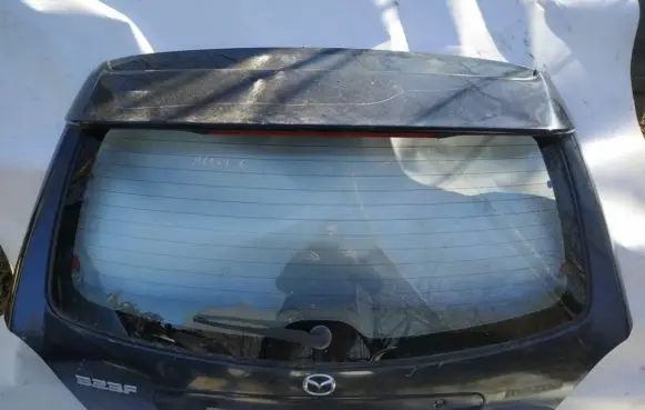 Mazda 323 Tailgate/trunk/boot lid melynas