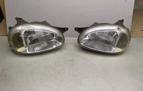 Opel Corsa B Headlights/headlamps set 90386290