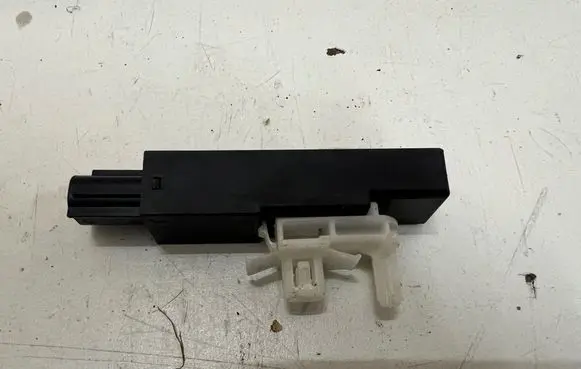 Mazda 3 III Antenna control unit KD45676NXA