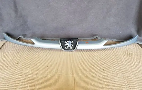 Peugeot 206 Front bumper upper radiator grill 9628691277