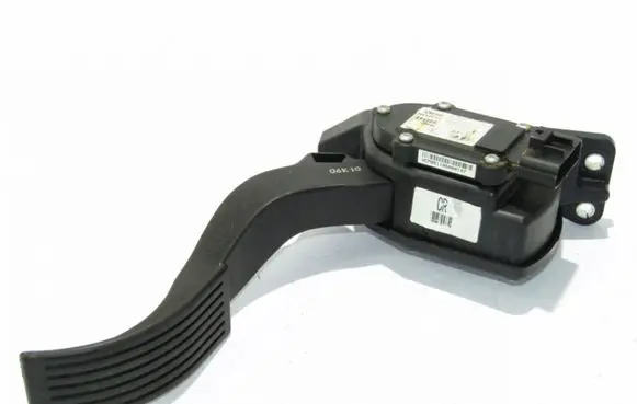 Hyundai Santa Fe Accelerator throttle pedal 327262B900
