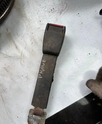 Front seatbelt buckle