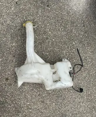Lancia Thema Windshield washer fluid reservoir/tank