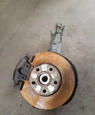 Volkswagen Touareg I Front wheel hub spindle knuckle 7L6407257A