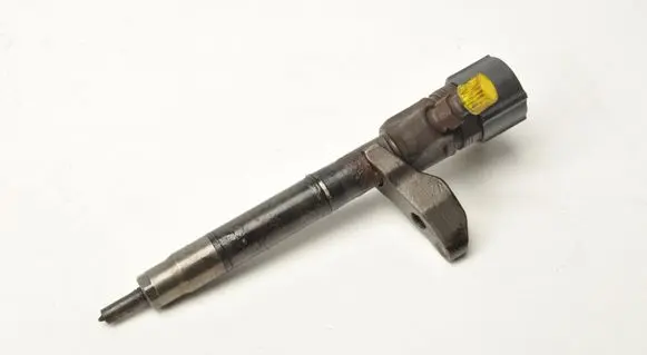 Hyundai i40 Fuel injector 338002A800
