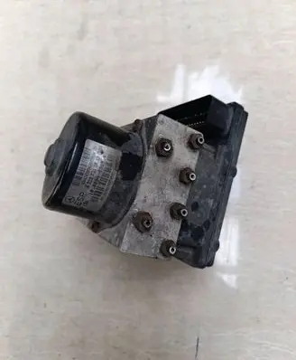 Mercedes-Benz C W203 ABS Pump A2095452532