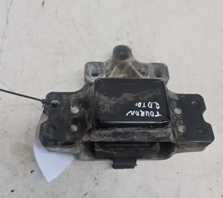 Engine mount bracket
